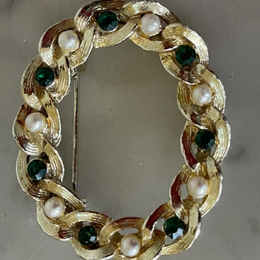 GERRY'S Vintage Gold Tone Pearl Emerald Rhinestone Oval Brooch Pin